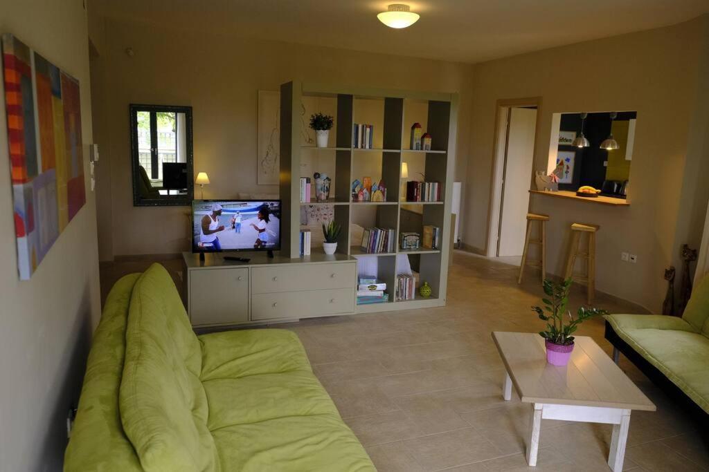 Apartment With Garden In Thessaloniki. 외부 사진
