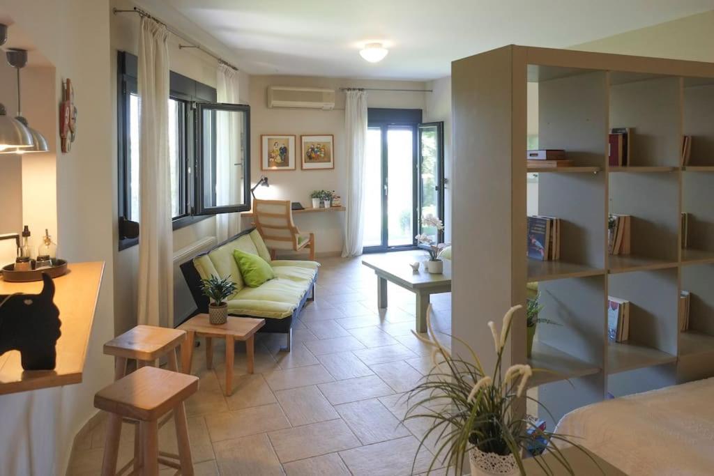 Apartment With Garden In Thessaloniki. 외부 사진